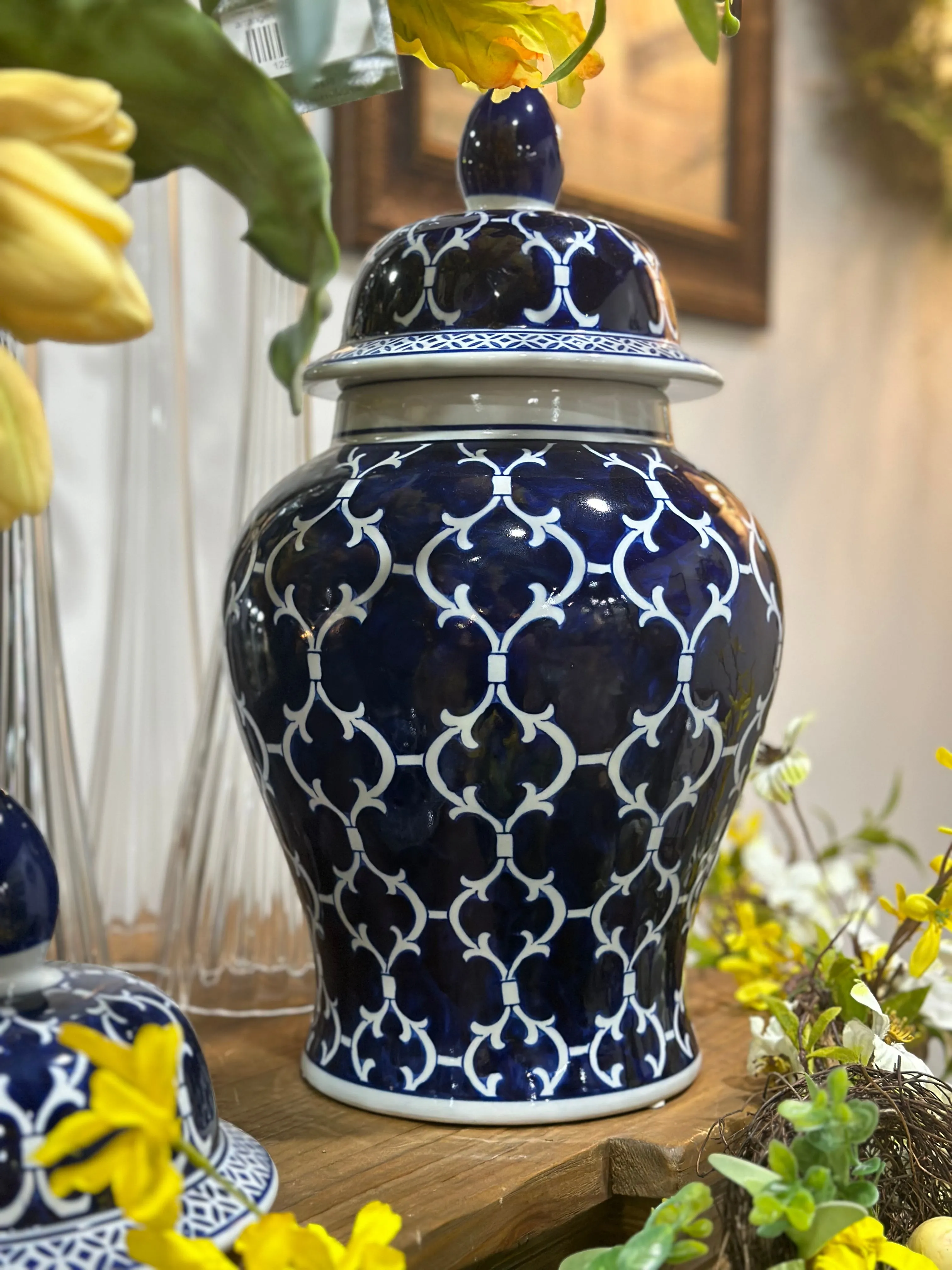 18" Blue & White Quatrefoil Lidded Ceramic Ginge