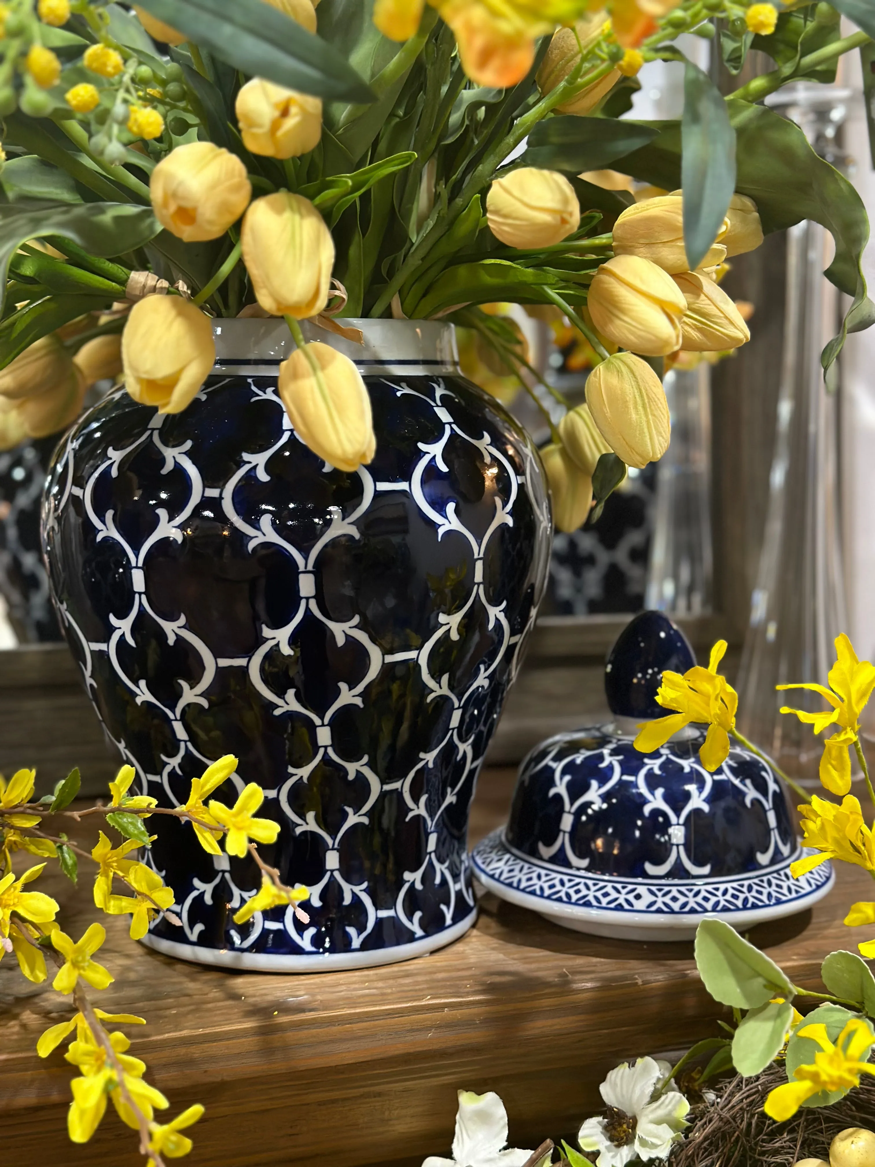 18" Blue & White Quatrefoil Lidded Ceramic Ginge