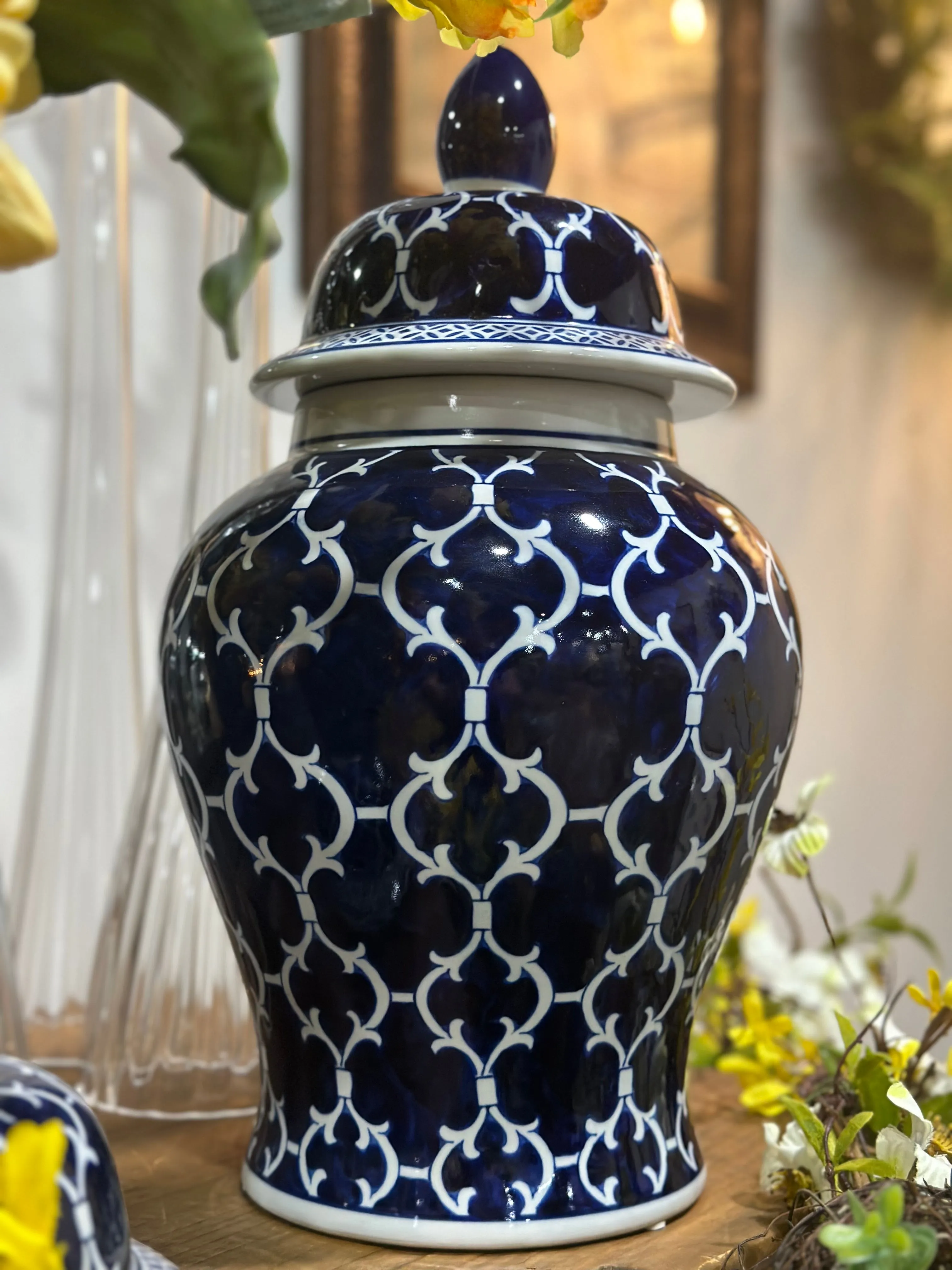18" Blue & White Quatrefoil Lidded Ceramic Ginge